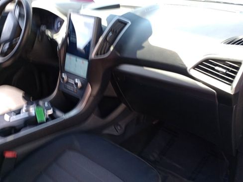 Used 2021 Ford Edge SE image 20