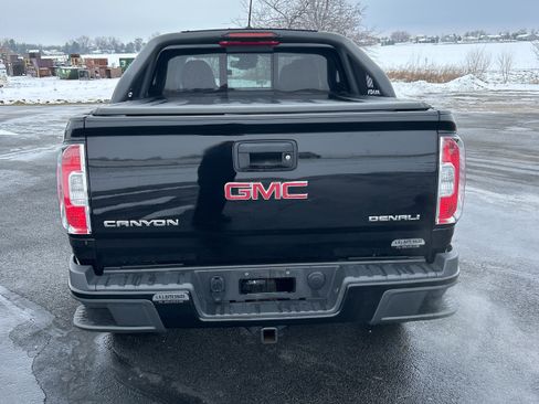 Used 2018 GMC Canyon Denali image 3