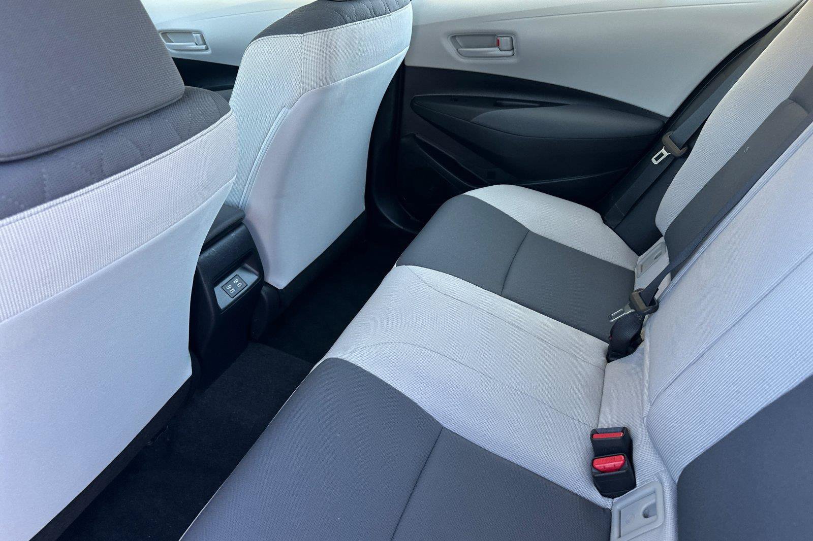 Used 2023 Toyota Corolla Hybrid Sedan FWD image 11