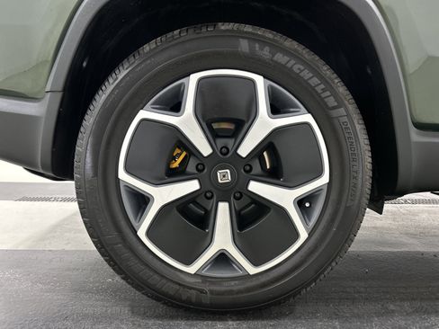Used 2024 Rivian R1S Adventure AWD/4WD image 12