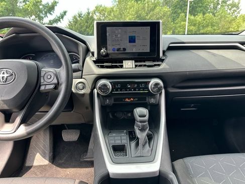 Used 2025 Toyota RAV4 XLE AWD/4WD image 46