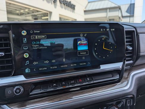 Used 2022 Chevrolet Silverado 1500 LT image 23