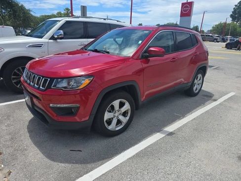 Used 2018 Jeep Compass Latitude FWD image 2