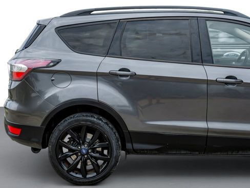 Used 2017 Ford Escape SE w/ Equipment Group 201A FWD image 6