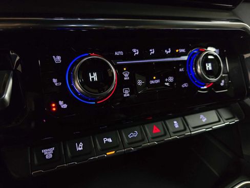 Used 2024 GMC Sierra 2500 Denali Ultimate image 29