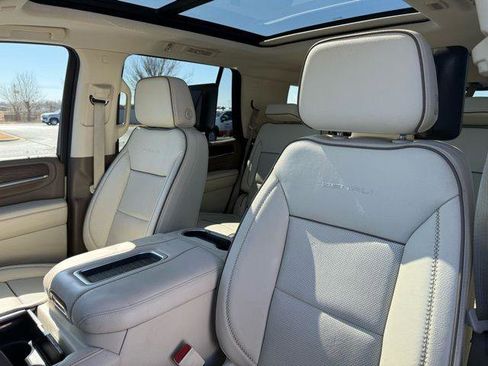 Used 2021 GMC Yukon Denali w/ Denali Premium Package image 30