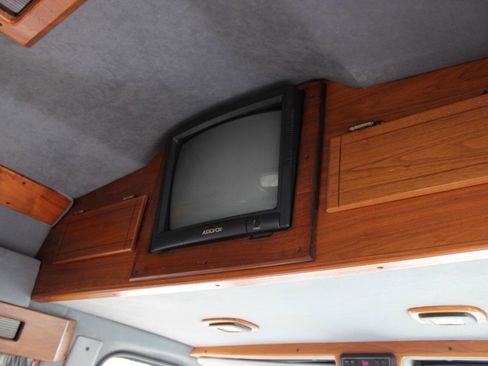 Used 1997 Ford E-150 and Econoline 150 RWD image 17