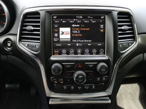 Used 2018 Jeep Grand Cherokee Altitude image 20