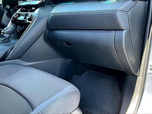 Used 2024 Toyota Venza LE AWD/4WD image 26