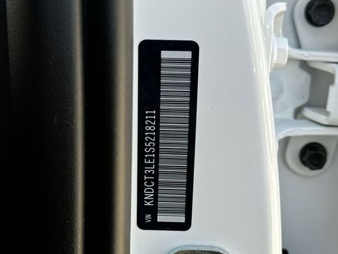 Used 2025 Kia Niro SX Touring image 37