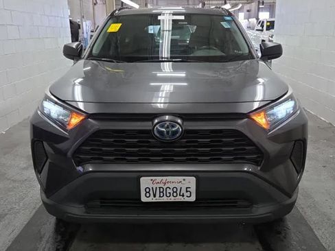 Used 2021 Toyota RAV4 LE AWD/4WD image 2