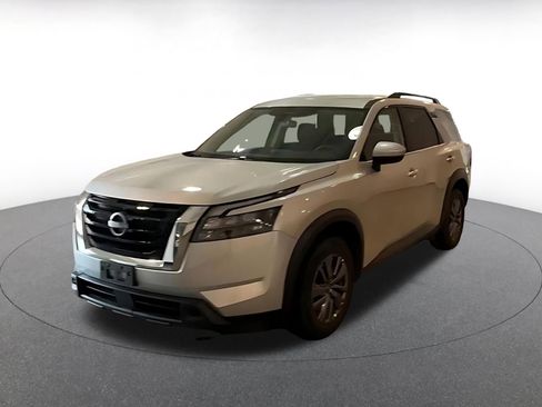 Used 2025 Nissan Pathfinder SV FWD image 7