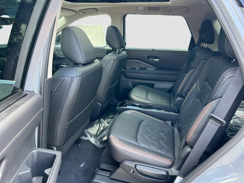 Used 2026 Nissan Pathfinder Platinum AWD/4WD image 11