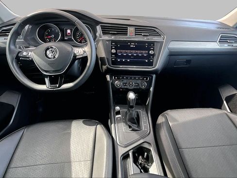 Used 2020 Volkswagen Tiguan SE w/ Panoramic Sunroof Package FWD image 16