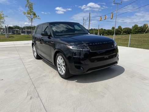 Used 2026 Land Rover Range Rover Sport SE AWD/4WD image 2
