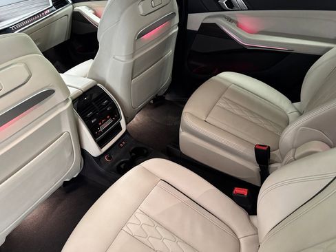 Certified 2024 BMW X7 xDrive40i w/ Executive Package image 28