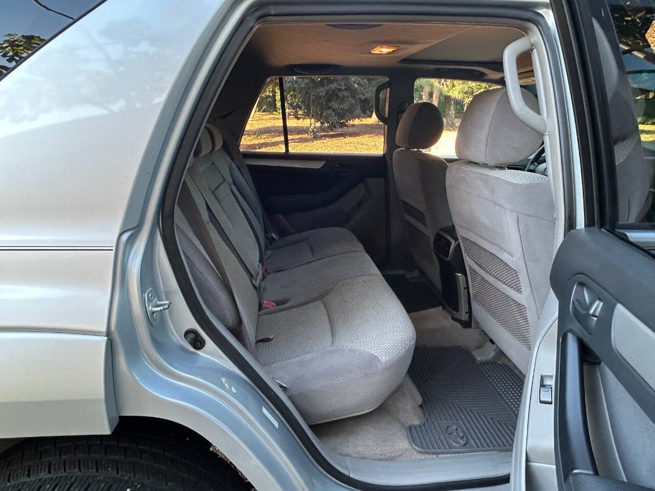 Used 2005 Toyota 4Runner SR5 AWD/4WD image 35