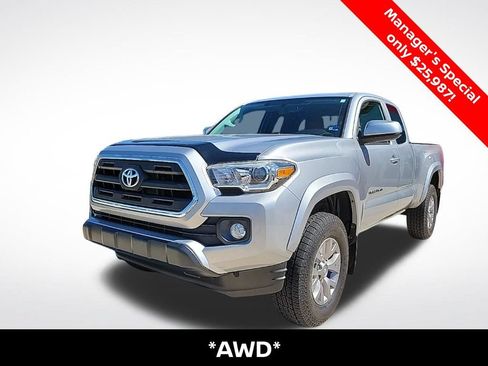 Used 2017 Toyota Tacoma SR5 AWD/4WD image 1