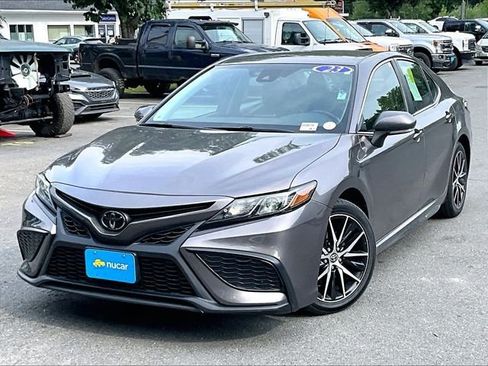 Used 2023 Toyota Camry SE FWD image 3