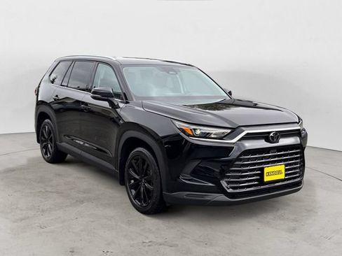 Used 2024 Toyota Grand Highlander AWD image 3