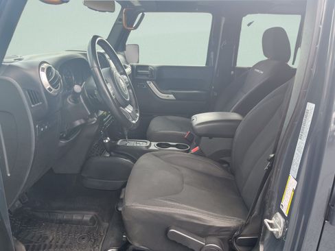 Used 2017 Jeep Wrangler Unlimited Rubicon w/ Connectivity Group AWD/4WD image 12