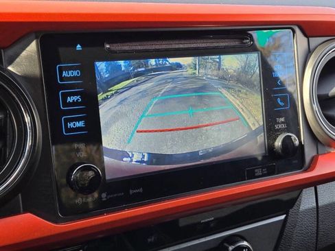 Used 2017 Toyota Tacoma TRD Off-Road image 24