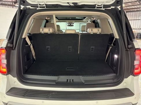 Used 2023 Ford Expedition Limited image 7