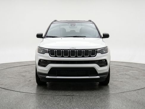 Used 2025 Jeep Compass Limited AWD/4WD image 2