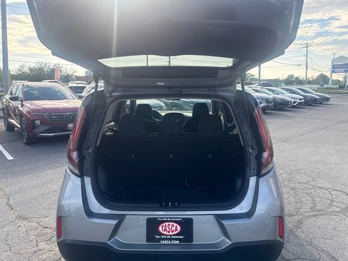 Used 2023 Kia Soul LX FWD image 13