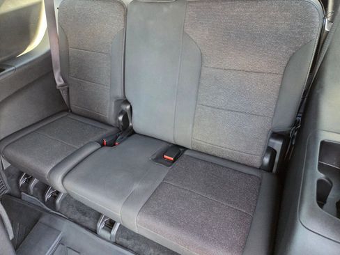 Used 2025 Chevrolet Traverse LT FWD image 12