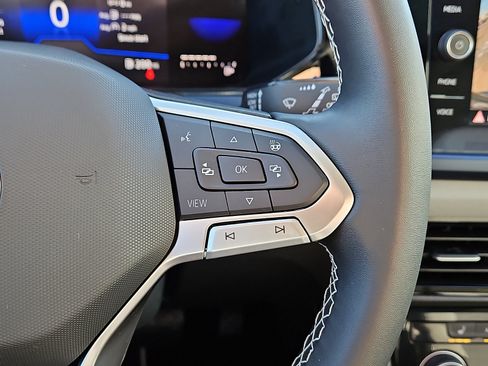 Certified 2023 Volkswagen Taos SE w/ Panoramic Sunroof Package image 18