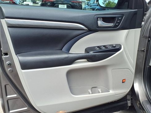 Used 2018 Toyota Highlander Limited FWD image 28
