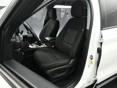 Certified 2023 Ford Explorer XLT RWD image 9