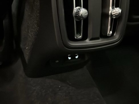 Used 2026 Volvo XC40 B4 Plus w/ Climate Package image 28