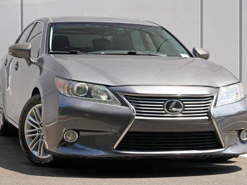 Used 2013 Lexus ES 350 w/ Luxury Pkg FWD image 2
