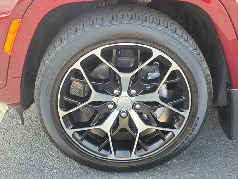 Used 2025 Jeep Grand Cherokee Summit image 10