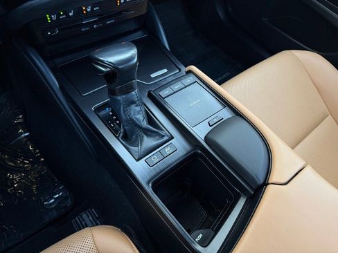 Certified 2022 Lexus ES 300h w/ Premium Package image 21