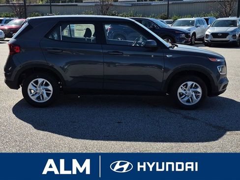 New 2026 Hyundai Venue SE image 4