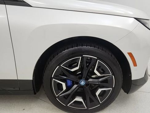 Used 2024 BMW iX xDrive50 w/ Premium Package AWD/4WD image 21