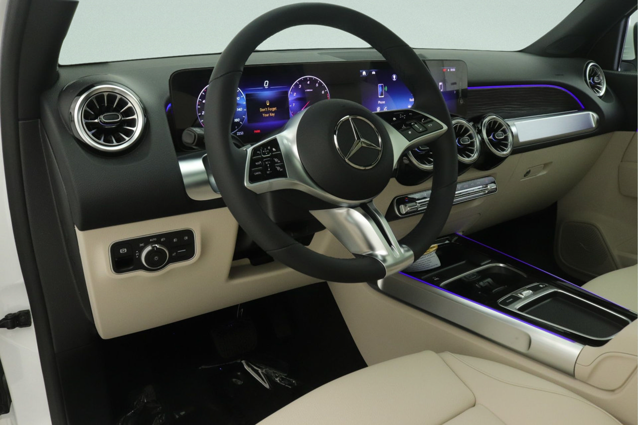 New 2026 Mercedes-Benz GLB 250 image 4