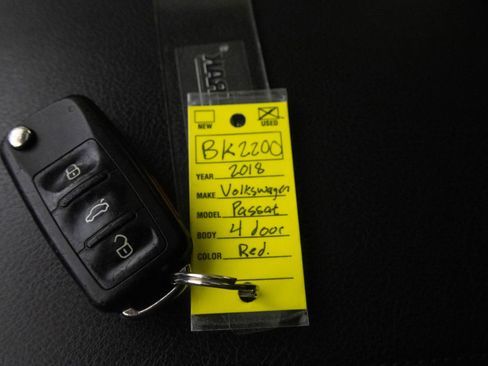 Used 2018 Volkswagen Passat 2.0T SE w/ SE Lighting Package image 27