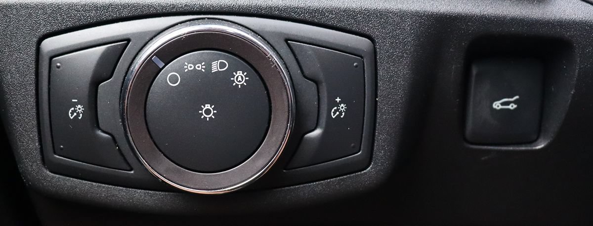 Used 2019 Ford Fusion SE FWD image 41