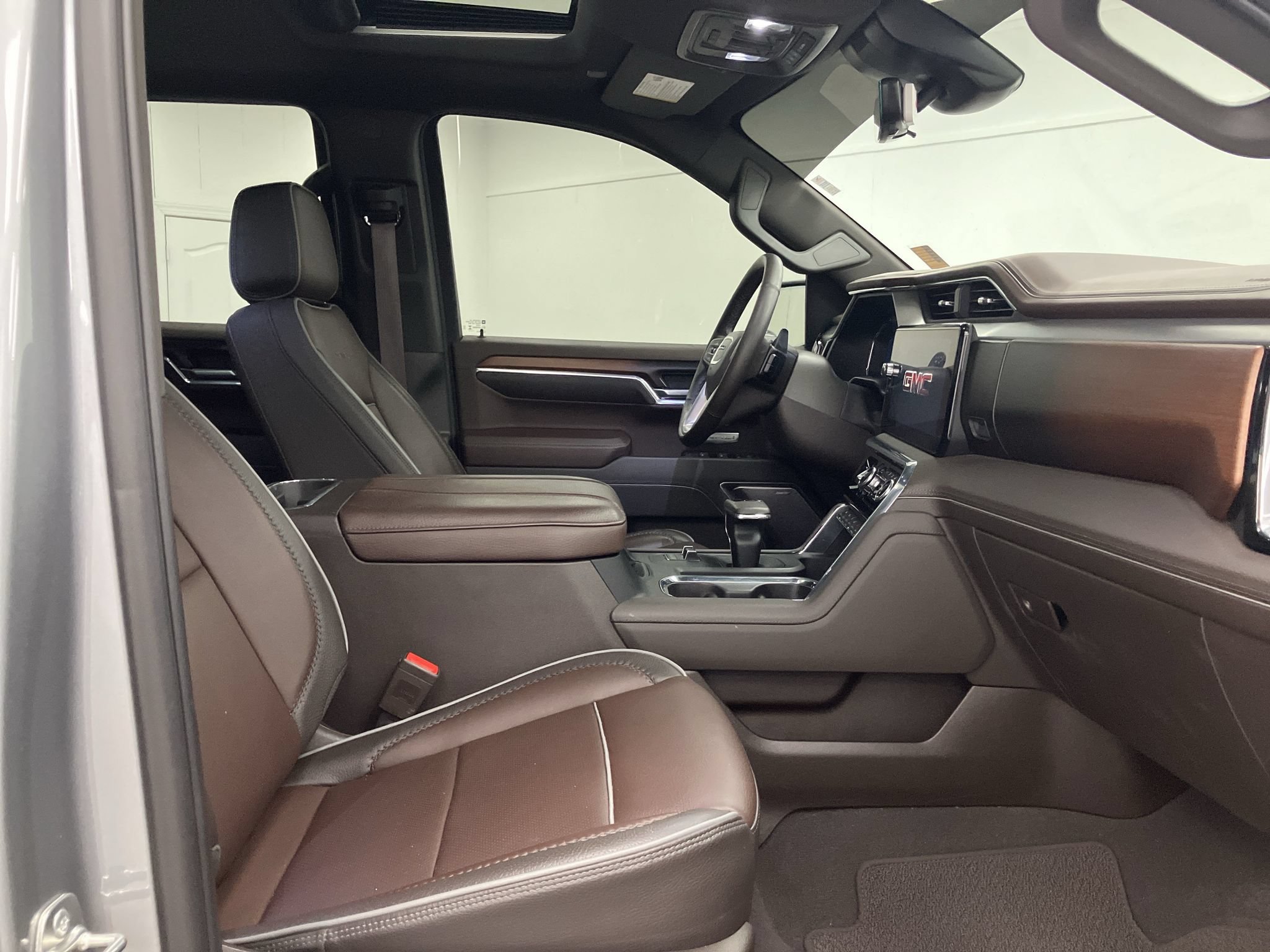 Used 2025 GMC Sierra 1500 Denali w/ Denali Reserve Package AWD/4WD image 14