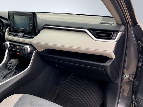 Used 2019 Toyota RAV4 XLE image 21