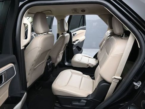 Used 2022 Ford Explorer XLT w/ Equipment Group 202A RWD image 10