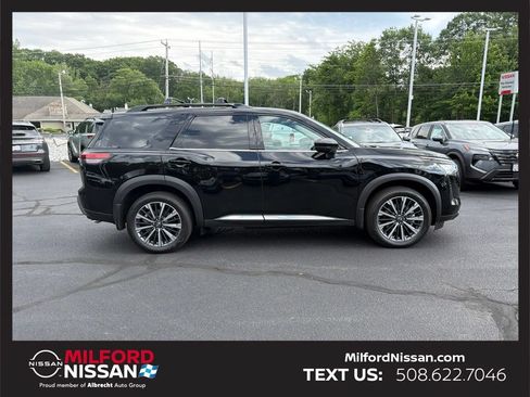 Used 2026 Nissan Pathfinder Platinum w/ Cargo Package AWD/4WD image 6