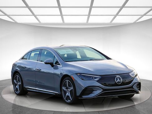 Used 2024 Mercedes-Benz EQE 350+ 4MATIC Sedan image 5