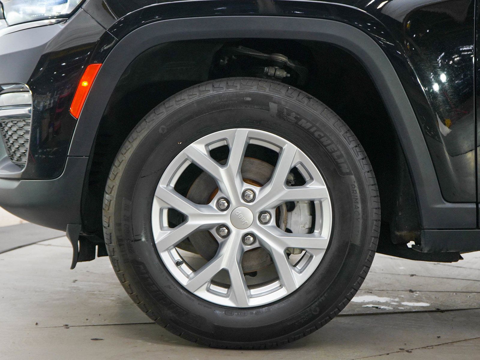 Used 2023 Jeep Grand Cherokee Limited AWD/4WD image 30