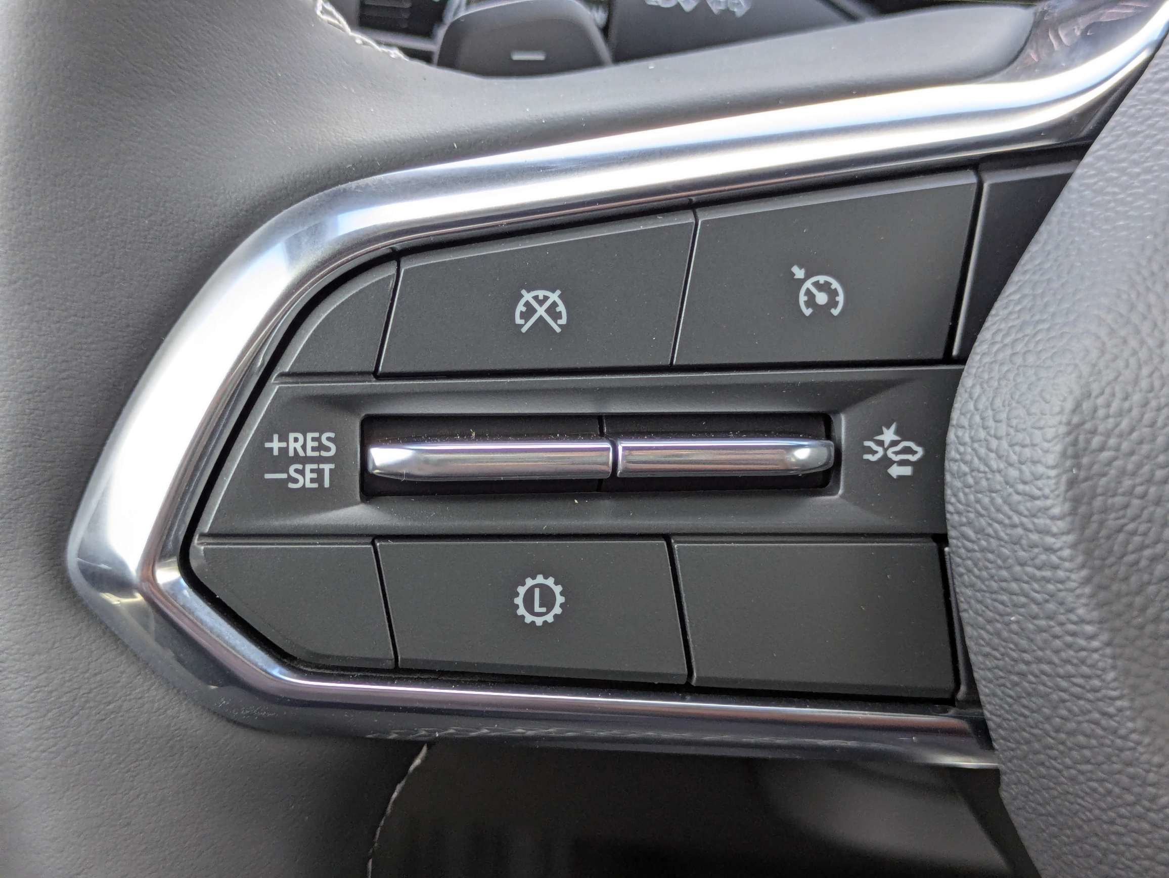 New 2027 Chevrolet Traverse LT w/ Midnight/Sport Edition FWD image 16