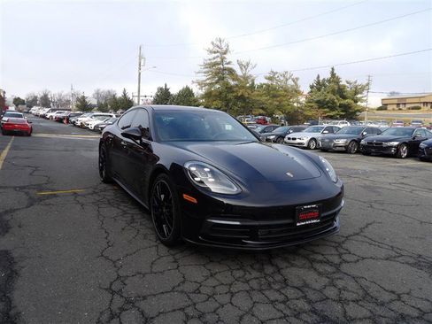 Used 2018 Porsche Panamera image 2